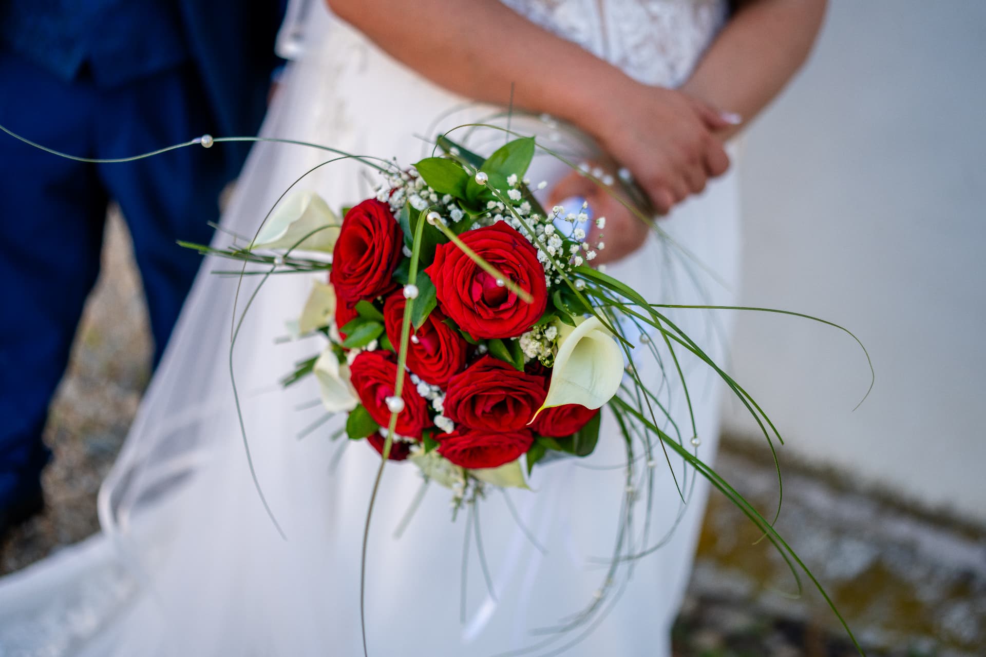 Bouquet da sposa con rose rosse